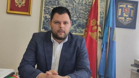 NOVA MEDIJSKA HAJKA NA MARKA KOVAČEVIĆA: Predsednik Opštine Nikšić na udaru zbog - nameštanja kaiša sata (FOTO)