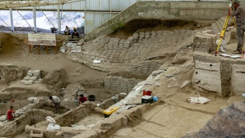 NEVEROVATNO OTKRIĆE ARHEOLOGA: Stručnjaci pronašli grobnicu rimskog lekara pored koga se nalazila i njegova oprema (FOTO)