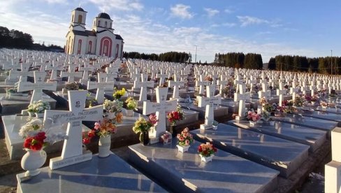 СЕЋАЊЕ НА БРАНИОЦЕ ОТАЏБИНЕ: Велике задушнице обележене на војничком спомен-гробљу Нови Зејтинлик