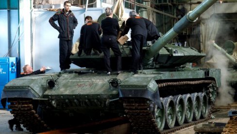 РУСКЕ ОКЛОПНЕ ЗВЕРИ ЈОШ МОЋНИЈЕ: Војска добила модернију серију тенкова Т-90 порив и Т-72 (ВИДЕО)
