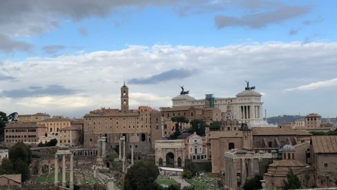 ANTIČKA ISTORIJA IZAŠLA NA SVETLOST DANA: Sa dna jezera u blizini Rima izvučena relikvija iz doba Kaligule (VIDEO)