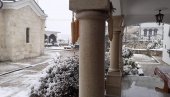 ZABELELO SE I OKO SVETINJE: Sneg kod Manastira Tavna, zadužbine Nemanjića - Monaštvo staro, padavine nema ko da čisti