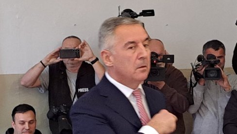 DRUGARSKI: Đukanoviću od partijskih kolega 200.000 eura priloga za predsedničku kampanju