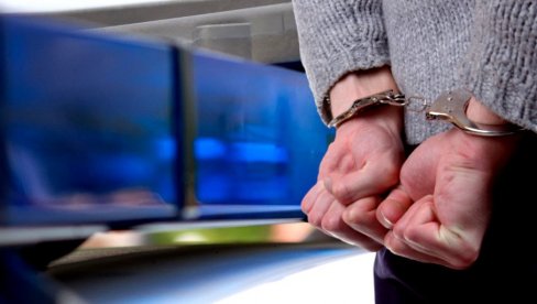 PRETEĆI NOŽEM RADNICIMA OTIMAO NOVAC: Uhapšen Novosađanin osumnjičen za šest krivičnih dela