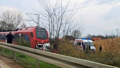 JOŠ JEDNA TEŠKA NESREĆA NA PRUZI: Sudarili se kamion i putnički voz kod Valjeva, poginuo muškarac