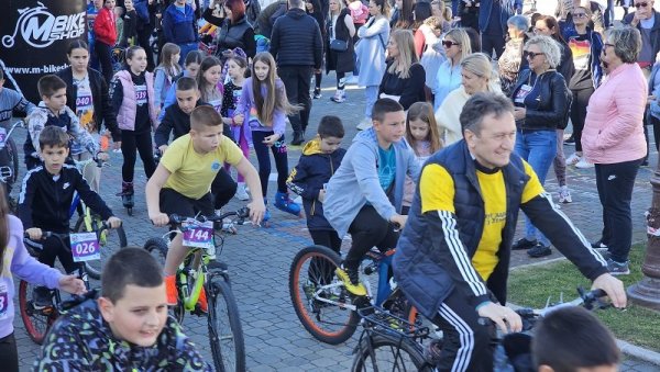 СПОРТ ЗДРАВЉЕ ЧУВА: Више од 1.000 учесника у рекреативном програму у Угљевику, на бициклу и начелник општине