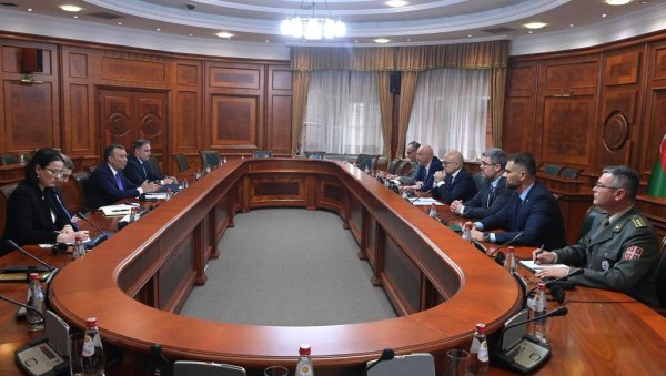 ПРИЈАТЕЉСКИ ОДНОСИ ДВЕ ЗЕМЉЕ: Састанак министра Вучевића са делегацијом Републике Азербејџан