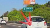 NE RADE TO SAMO ZBOG PARKINGA: Vidite kako je prekrio tablice na auto-putu ka Novom Sadu (FOTO)