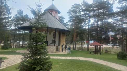 ČAK SU PRETILI BOMBAMA: Kako je u središtu Divčibara nikla crrkva Svetog Pantelejmona