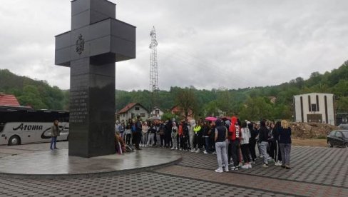 ЛЕГЕНДАРНИ КОМАНДАНТ ВУКОВА СА ДРИНЕ: Више од 3.500 српских жртвава је било у Подрињу, а представници ЕУ иду само у Сребреницу