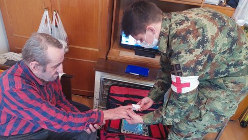 PREGLEDANO 150 PACIJENATA Vojni lekari u selima kod Bosilegrada, Bujanovca i Sjenice