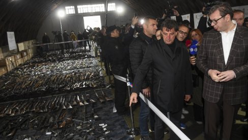 ŠTA SE DEŠAVA SA PRIKUPLJENIM ORUŽJEM Vučić: Deo toga ćemo poslati u Zastavu da se pravi novo oružje