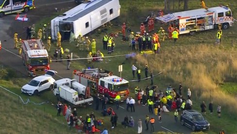 KAMION UDARIO U AUTOBUS PUN DECE: U stravičnoj saobraćajnoj nesreći u Melburnu povređeno 45 mališana, 18 hitno hospitalizovano