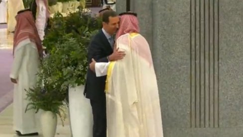 SNIMAK ISTORIJSKOG TRENUTKA: Zagrljaj Asada i saudijskog princa na samitu Arapske lige (VIDEO)