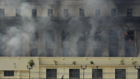 VATRA PROGUTALA POŠTU STARU 100 GODINA: Veliki požar u Manili