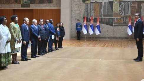 VUČIĆ PRIMIO AKREDITIVE 20 AMBASADORA: Poželeo sam im uspešan diplomatski mandat