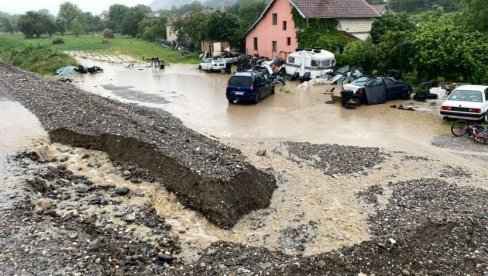 ВАНРЕДНЕ СИТУАЦИЈЕ ШИРОМ ГРАДОВА СРБИЈЕ: Реке се излиле, киша не престаје