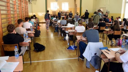 PODACI ZAVODA ZA STATISTIKU: U osnovnim školama u Srbiji 508.751 učenik, tri četvrtine nastavnika žene