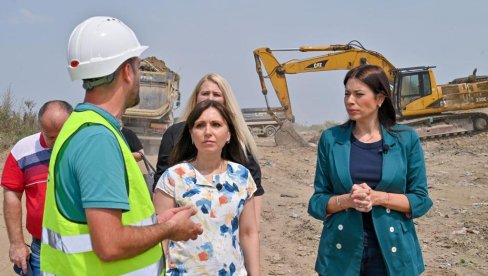 Ministarka Irena Vujović obišla početak radova na zatvaranju nesanitarne deponije u Rumi
