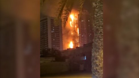 STRAVIČAN POŽAR U EMIRATIMA: Vatra guta neboder u Adžmanu, vatrogasci izašli na teren (VIDEO)