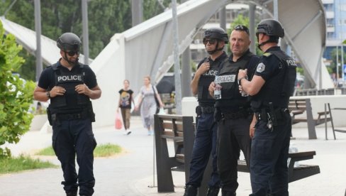 СРБИМА БАЦАЈУ ПРАШИНУ У ОЧИ: Курти обећао повлачење 25 одсто полицајаца са севера и нове изборе