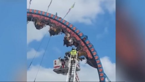 LJUDI SATIMA VISILI NAGLAVAČKE: Vozić rolerkostera se zaglavio na visini od 30 metara (VIDEO)