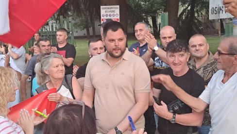 PODRŠKA MARKU KOVAČEVIĆU: Protest u Nikšiću, građani uz predsednika opštine (FOTO/VIDEO)