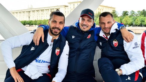 ŠAMPIONI KRSTARILI NEVOM: Fudbaleri Crvene zvezde u Sankt Peterburgu uživali u slobodnom danu