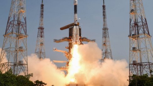 ISTORIJSKI DAN ZA INDIJU: Letelica Čandrajan-3 uspešno lansirana na put za Mesec
