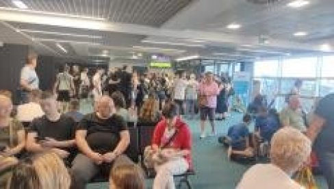 POLETELI ZA TUNIS POSLE 17 SATI AGONIJE: Putnici na Aerodromu Beograd čekali let za Monastir do 20 časova (FOTO)