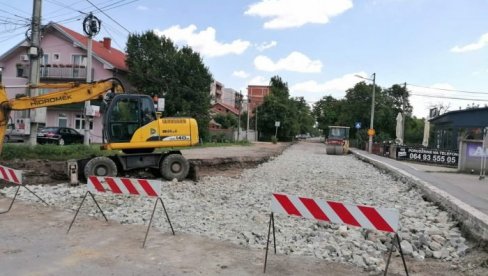 ОБНАВЉАЈУ УГРИНОВАЧКИ ПУТ: Екипе Београд пута реконструишу земунску саобраћајницу