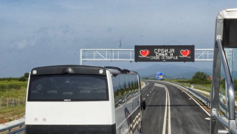 PREDSEDNIK PONOSAN: Srbija gradi najveći broj saobraćajnica u Evropi