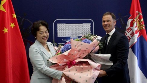 VELIKI DEO NAŠEG ZAJEDNIČKOG USPEHA JE UPRAVO NJENA ZASLUGA: Ministar Mali sa ambasadorkom Čen Bo (FOTO)