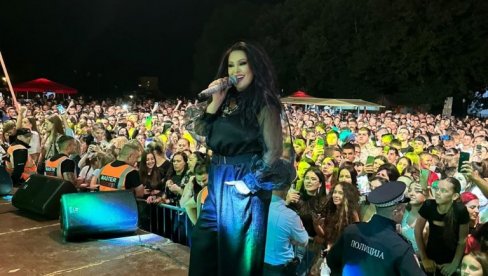 OVO JE KUĆA DRAGANE MIRKOVIĆ U KASIDOLU, KOMŠIJE TVRDE: Ona je jedina pevačica koju slava nije promenila (VIDEO)