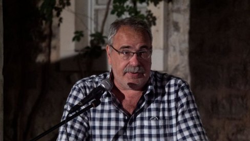 MIHAJLO PANTIĆ NA TRGU PJESNIKA: O svom delu u Budvi govori poznati beogradski pisac i univerzitetski profesor