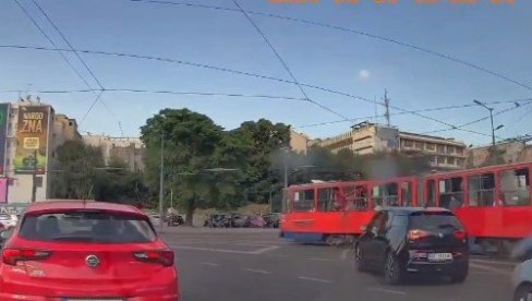 КАРАМБОЛ НА СЛАВИЈИ: Отпао део мреже за напајање, трамвају у вожњи изломљена стакла (ВИДЕО)