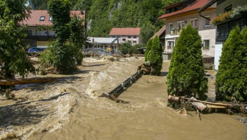BROJ ŽRTAVA POPLAVA PORASTAO NA ŠEST: Slovenija i dalje pod vodom, putevi zatvoreni, pokrenula se klizišta