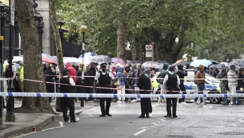 NAPAD NOŽEM KOD BRITANSKOG MUZEJA: Policija uhapsila napadača - ranjeni muškarac prebačen u bolnicu