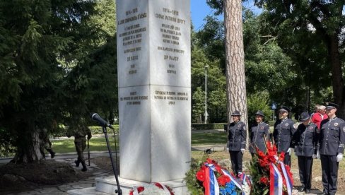 VENCI NA SPOMENIK ARČIBALDU RAJSU: Obeležene 94 godine od smrti velikog srpskog prijatelja