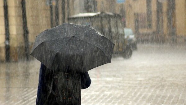НЕВРЕМЕ САМО ШТО НИЈЕ ГРУНУЛО: Хитно се огласио РХМЗ, киша над већим делом Србије