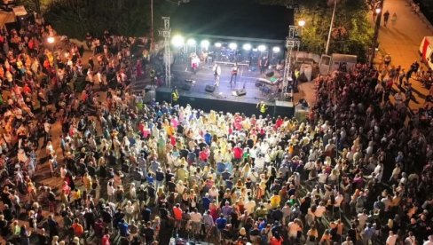 ROKENROL U SAVSKIM BLOKOVIMA: Dvodnevni muzički festival Noveobeogradsko leto održan za vikend