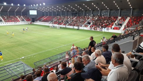 ZASIJALA FUDBALSKA LEPOTICA: Predsednik Srbije Aleksandar Vučić obilazi novi stadion u Leskovcu
