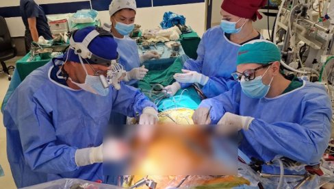 НОВИ ПОДВИГ СРПСКИХ ЛЕКАРА: Први пут у нашој земљи - без отварања грудног коша истовремено оперисана митрална валвула и уграђен бајпас