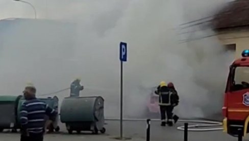 ДИМ КУЉА НА СВЕ СТРАНЕ: Запалило се такси возило у Крагујевцу (ВИДЕО)