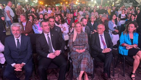 ХВАЛА ВАМ ШТО ЧУВАТЕ ТРАДИЦИЈУ: Министарка Танасковић посетила Александровац и одржала говор на манифестацији Жупска берба (ФОТО)