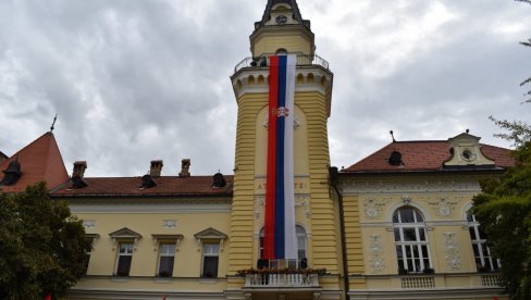 BILA JE TO PREKRETNICA PRVOG SVETSKOG RATA: U Kikindi obeležen Dan srpskog jedinstva, nacionalne zastave i proboja Solunskog fronta