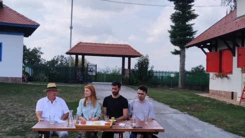 POZORIŠNE ISPOVESTI, ISKUSTVA I SEĆANJA: U selu Leušići predstavljene dve domaće predstave ovogodišnjeg, 57. Bitefa