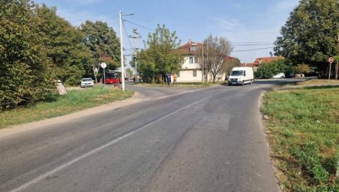 СЕМАФОРИ И ЗЕБРА НА НЕЗБЕЗБЕДНОЈ РАСКРСНИЦИ: Општина Земун нашла решење за саобраћај у Батајници