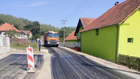 РАДОВИ У СВИЛАЈНЦУ: Нови асфалт за пут од Мачевца до Војске