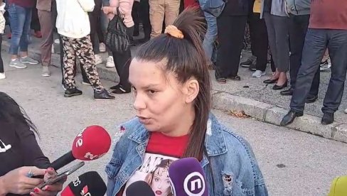 KO JE KRIV ZA SMRT BEBE ISKRE? Protest u Nikšiću, direktorka opšte bolnice jedva izbegla linč (FOTO/VIDEO)